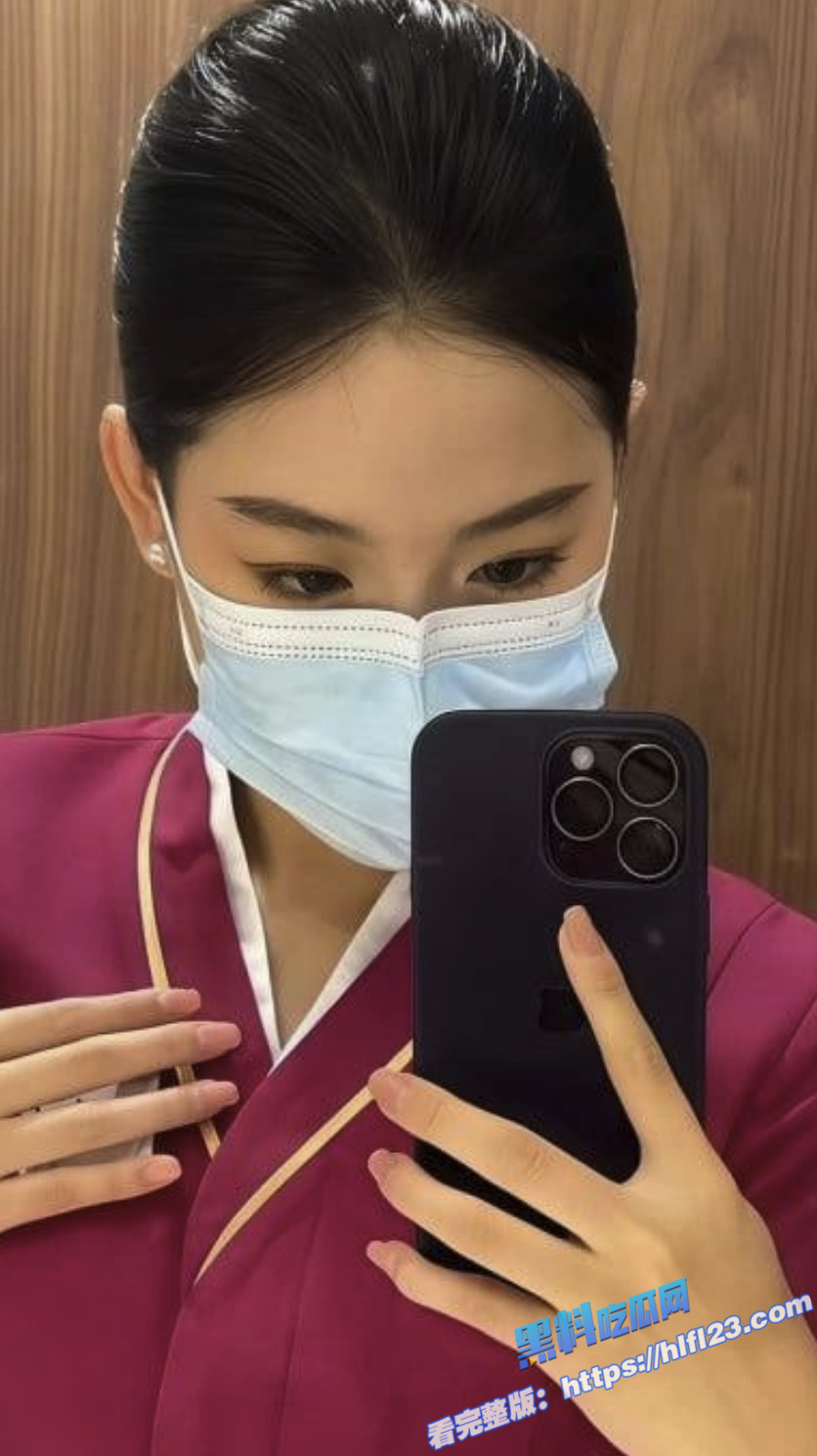 中国南方航空空姐 一只花 变身福利姬 飞机厕所私会金主 黑丝制服被金主爆操！2