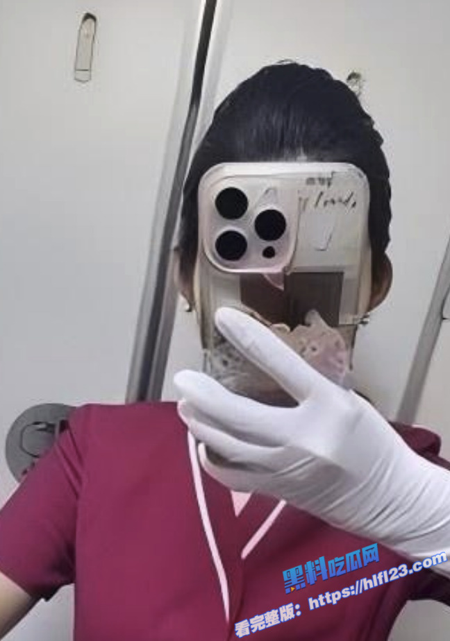 中国南方航空空姐 一只花 变身福利姬 飞机厕所私会金主 黑丝制服被金主爆操!3 中国南方航空空姐 一只花 变身福利姬 飞机厕所私会金主 黑丝制服被金主爆操!3