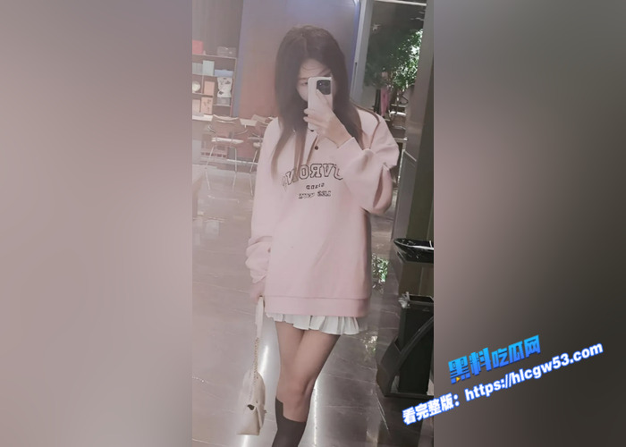 重庆反差美女 李启丹 与同居男友性爱视频泄密 对着镜子做爱自拍 黑丝美腿撅着屁股被后入 淫叫声非常之大4 重庆反差美女 李启丹 与同居男友性爱视频泄密 对着镜子做爱自拍 黑丝美腿撅着屁股被后入 淫叫声非常之大4