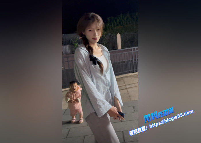 抖音47万粉丝网红 钟无艳 给金主自拍自慰视频流出 小嫩穴被手指疯狂蹂躏 淫水狂喷2 抖音47万粉丝网红 钟无艳 给金主自拍自慰视频流出 小嫩穴被手指疯狂蹂躏 淫水狂喷2