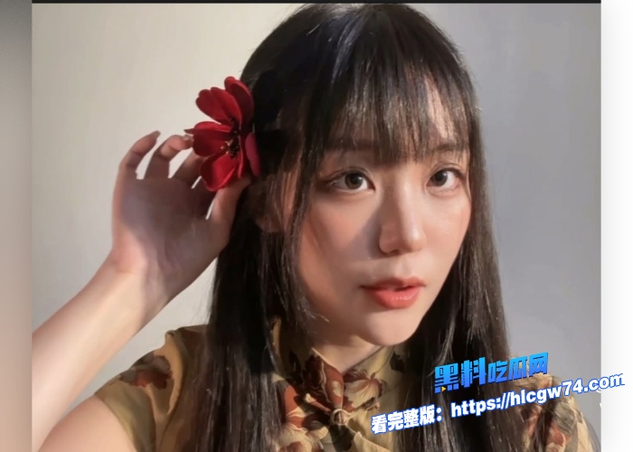 推特福利姬玉米yum707八月新作穿着旗袍开档黑丝袜手指自慰白眼掰穴展示小穴这妹子是真的可爱 图2