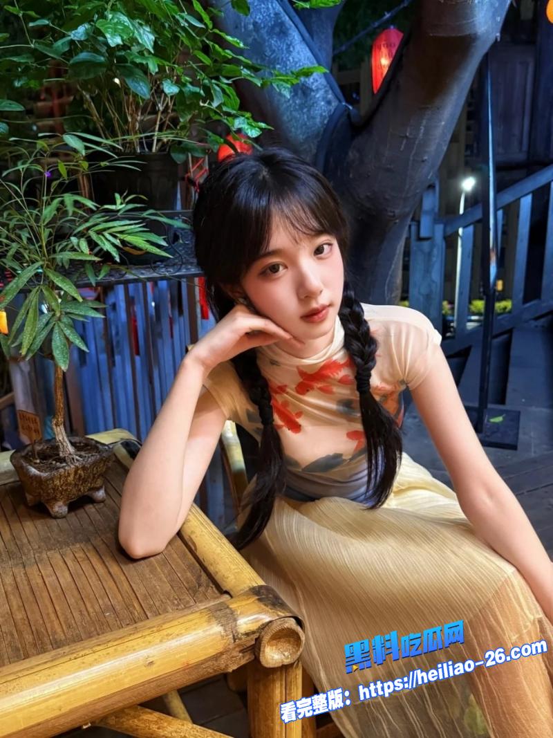西南师范大学极品高颜值学生妹金茜茜兼职模特本想拍一套清纯写真5