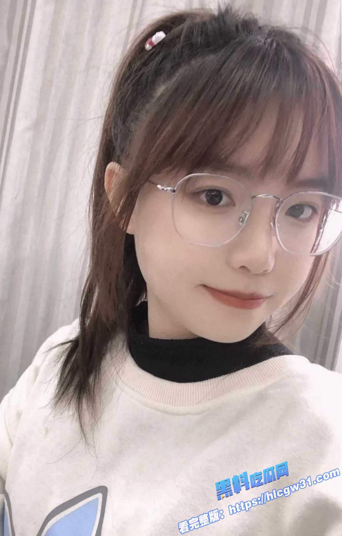 美女大学生被男网友蛊惑 穿黑丝相约酒店 被无套后入骚气的样子很性感!2 美女大学生被男网友蛊惑 穿黑丝相约酒店 被无套后入骚气的样子很性感!2