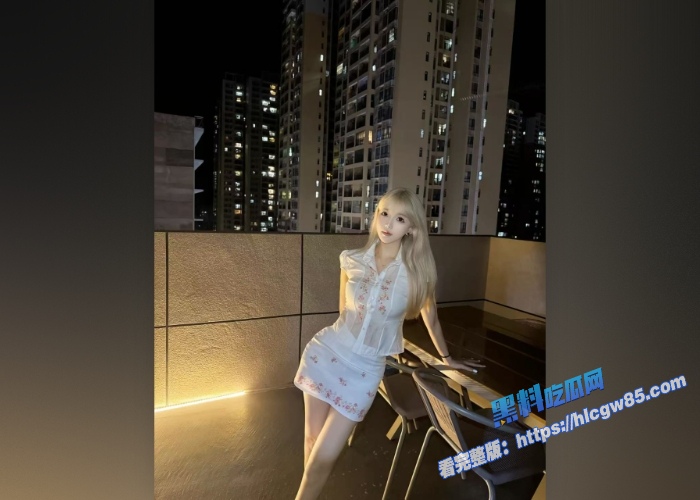 极品白嫩少女吊带白丝粉色兔兔情趣装 2