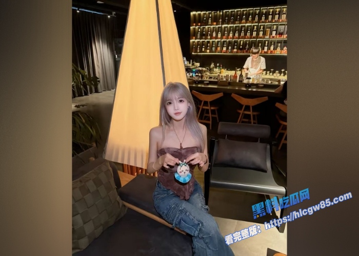 极品白嫩少女吊带白丝粉色兔兔情趣装 6