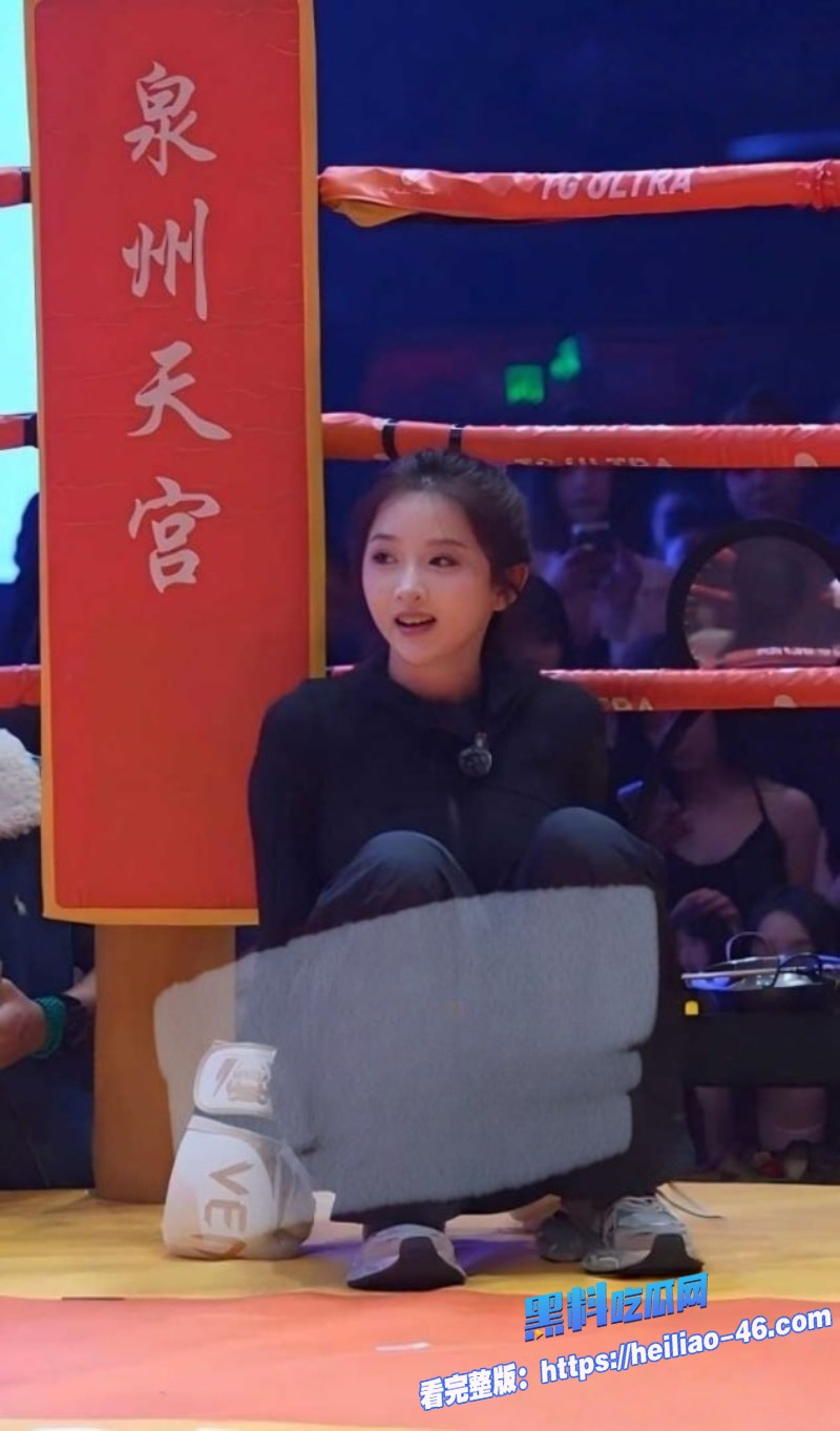 泉州天宫酒吧拳击争霸赛千万粉丝网红不吃奶露拖VS小程同学滚地扭打现场一片狼藉3