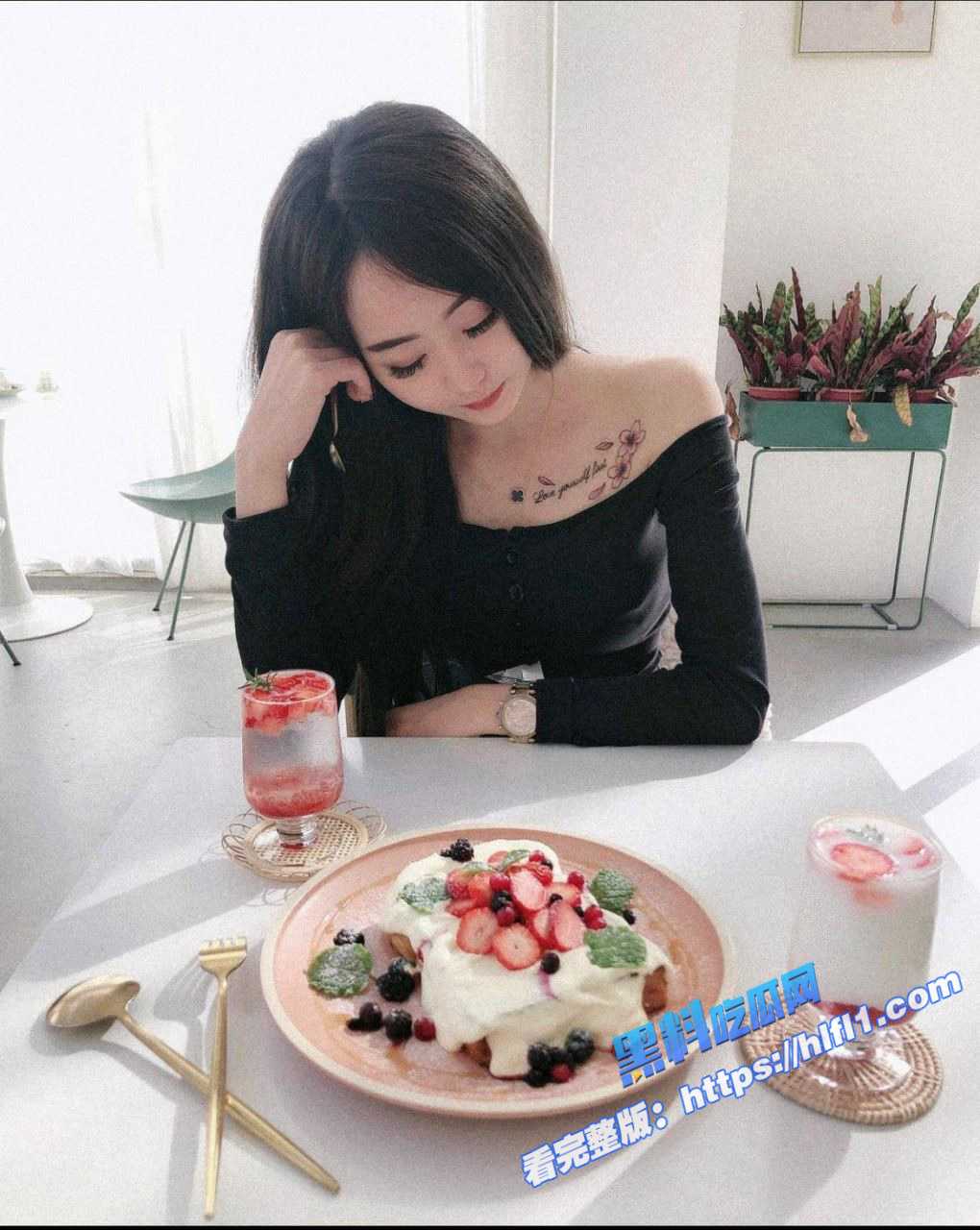 IG极品白嫩风骚网红 晴晴 与男友居家私拍性爱视频流出 被大肉棒操的两眼迷离！3