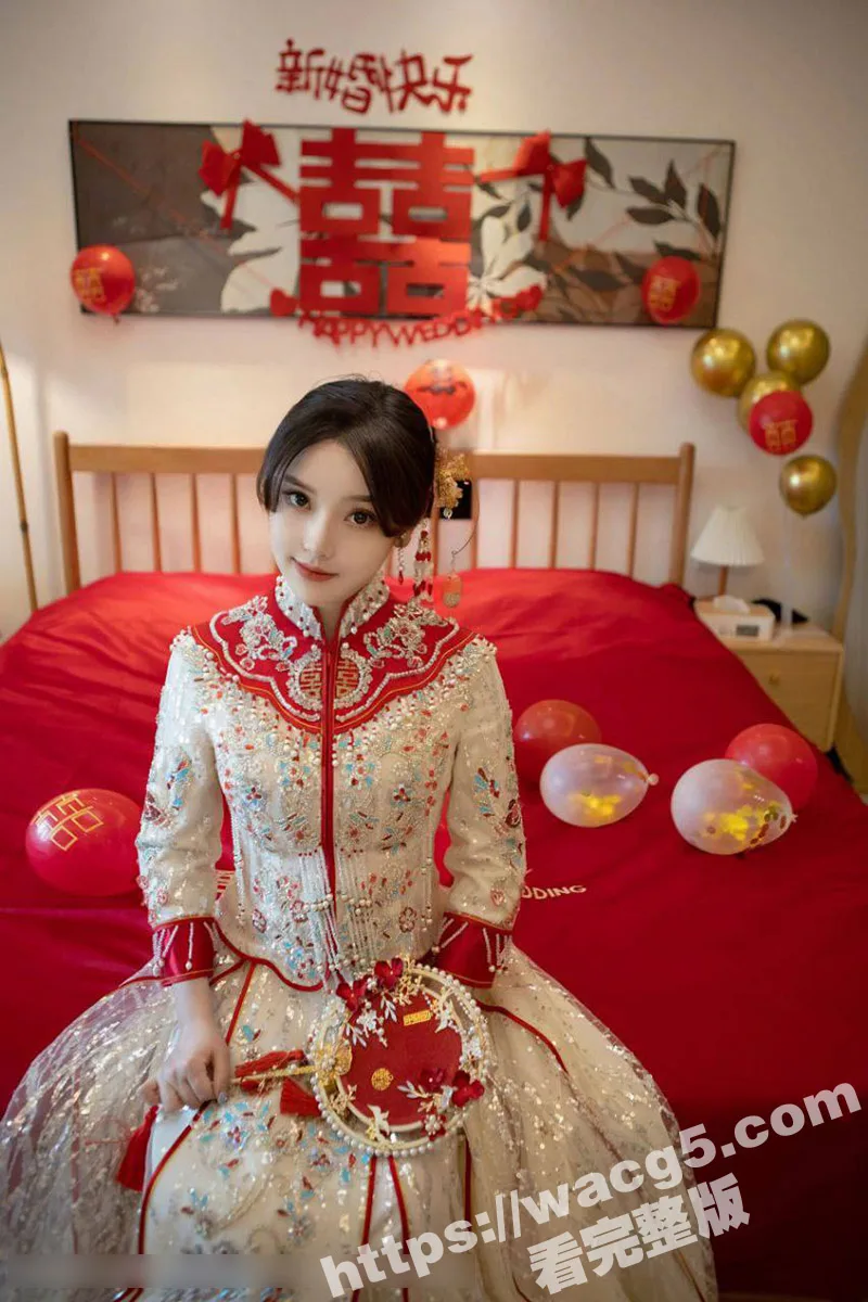 伴郎团轮奸新娘 新婚之夜遭伴郎团轮奸调教 拍下大量不雅淫照 粉嫩小穴清晰可见 全网疯传！