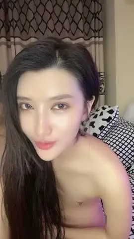颜值很高的小姐姐逼毛浓厚性欲旺盛好骚啊,全程露脸自慰骚穴道具抽插,给他的小哥哥深喉口交,各种爆草抽插 new