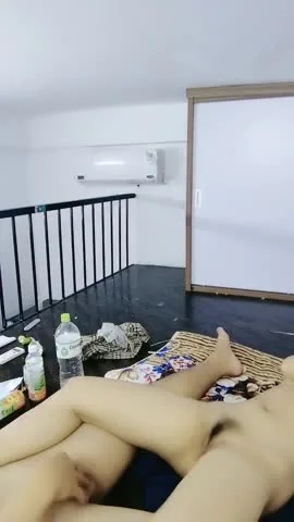 小哥的乖乖小可爱女友全程露脸在镜头前让小哥玩,亲着小嘴玩奶子抠逼,攥着小哥的鸡巴呻吟,让小哥抗腿抽插 new
