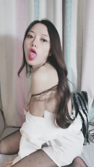 黑丝小姐姐我特别喜欢吃鸡巴他射了射了我要喷了啊啊啊 封面