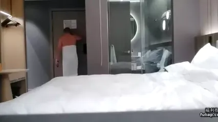 中年大叔网约兼职学生妹 短裙小骚货情趣装 封面