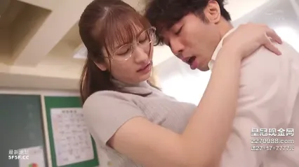 HMN-359 平常樸素戴眼鏡的女老師 當她穿著透明大屁股內褲的時候 代表今天可以中出她 末廣純 封面