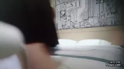 带骚熟女酒店开房 一进来就脱下裤子吃JB 骑乘抽插猛操 封面