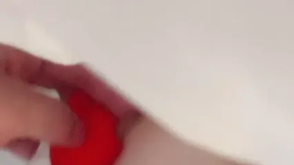 小秘书的露脸福利，出差开一间房共处，害羞的小脸神，伸手进衣服看她乳房乳头，好爽啊！ 封面
