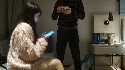 文轩探花 约啪高端高颜值舞女，沙发上摸乳抠逼调情 口交后坚挺的鸡巴插入骚逼 舒服到脸上都是笑容 封面
