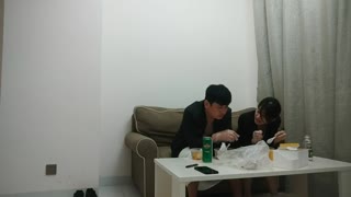 良家小少妇 容易高潮喷水 吃饱喝足被无套内射 封面