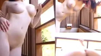 岛国巨乳美女被男子抠弄美穴 抬起双腿侧入式抽插狂操 无套肉棒后入奋力冲刺中出内射 叫声十分好听 封面