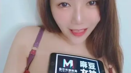 手机要这样放才够时尚 封面