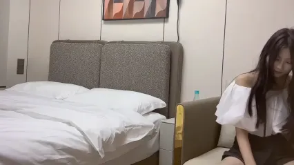 杏吧探花 约啪甜美黑丝美女，各种姿势激烈抽插，中途男主还故意摘套测试底线后最后冲刺抽插内射了！ 封面