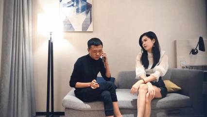 约操高端外围，极品御姐黑丝诱惑，沙发啪啪观音坐莲 封面