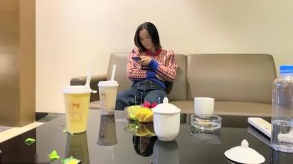 极品探花约啪 - 孤单的良家人妻少妇出来排解欲望，渴望的吸吮大屌 希望赶紧插入进来 封面