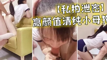 私拍泄密高颜值清纯小母狗在地上爬行被小哥调教后入口交精品自拍 全集 封面