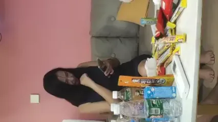 今夜俩小伙迎战三人妻，乱伦群P大场面，超清4K设备偷拍，震撼劲爆必看 封面