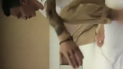 探花丶打野原千人斩背带裤萌妹操哭哇哇叫，花臂纹身让妹子自己自慰，侧入猛操太大妹子受不了，后入大力撞击 封面