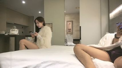 极品探花 外围界的天花板，穿着超性感情趣睡衣的美女在床上，谁能把持得住 只想直挺的鸡巴赶紧插入到骚逼大力抽插 封面