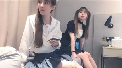 高端探花一次约两个，JK跟女仆通通满足我的欲望 打桩机左右开工 封面