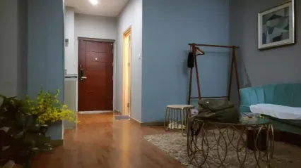 鸭哥只搞嫩妹纹身极品女，腰细坚挺挺美乳大长腿，简直完美张开腿舔，站立后逼入沙发上猛操 封面