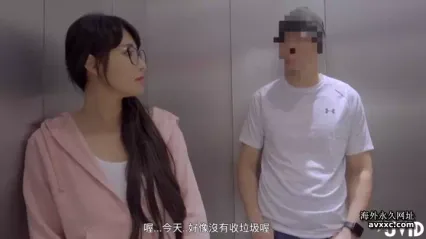 超人气爆乳女神『乐乐』电梯紧急停止 被屌丝强操 绝顶高潮 附隐藏版 封面