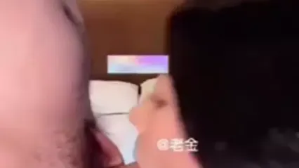 真实母子乱伦 禽兽儿子无套插入风韵犹存的巨乳妈妈 封面