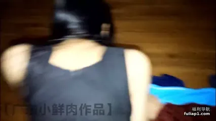 微信约炮极品黑丝靓妹主动坐车来约会奶大肤白水多呻吟销魂 封面