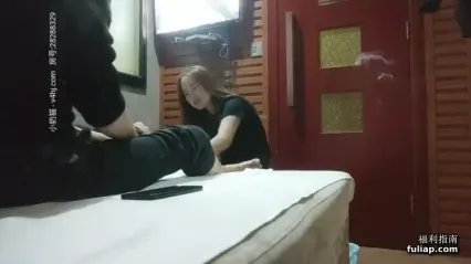 足浴哥洗脚城 1800撩了一个良家女技师 先干一炮再加钱操屁眼 操到女技师要拉屎 封面