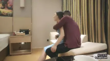 蓝色长裙网红脸外围妹，揉捏奶子撩起裙子扣穴，埋头深喉抗腿猛操，站立扶腰后入撞击 封面
