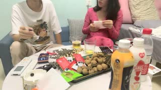 约操良家少妇，喝酒聊天调情，扒掉衣服看肥穴，近距离视角，正入爆操 封面