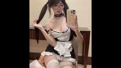 超可爱的萝莉福利姬，装成女S反而被男人调教，被主人疯狂调教抽插内射，还跟金主一起玩3P 封面