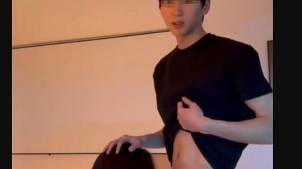 大学生情侣自拍流出 反差婊巨乳学姐和体育生男友的激情性爱 丝袜足交 深喉口交吃鸡说好甜 情侣私拍外流泄密 封面