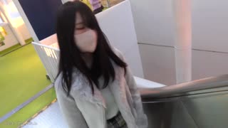 口罩下的女人原来如此的淫荡 封面