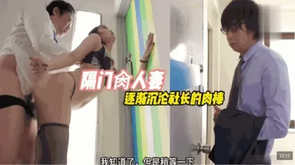 解说 2512100人妻NTR门外就是废物丈夫！高潮时只能忍住不叫演技一级棒的响莲！穿着黑丝被深喉！美巨乳还能乳交！粗大肉棒匈的飞起来了！大量潮喷！番号：E 封面