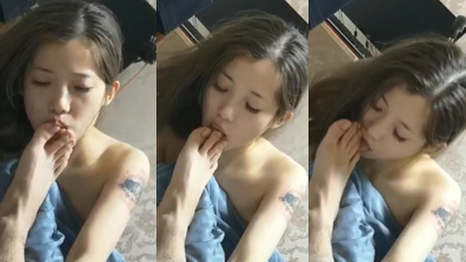 成功将纹身女神调教成为舔脚母狗 舔的真是酥爽 封面