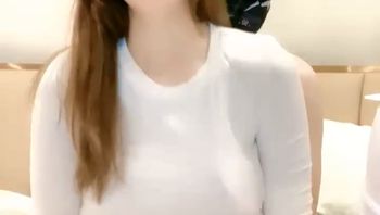 网红骚货姐妹花！两女车轮战！幸福来个躺着享受，大屁股骑乘位，操完一个换一个，怼骚穴爆操 封面