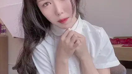 最近火爆高颜值网红美女抖娘利世最新定制新作-JK制服超诱骗黑丝美乳 封面