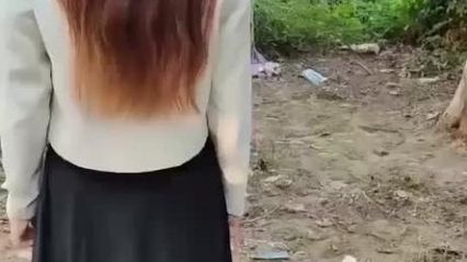 真实乱伦 弟弟与巨乳嫂子的乱伦新作，彼此在野外树林偷情出轨 在车上被抠逼 肉棒抽插到淫水狂喷不止 封面