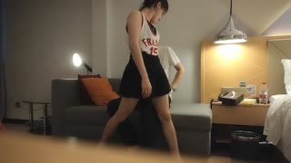 漂亮黑网丝小少妇 被大哥从床上操到沙发 浪叫不停 封面