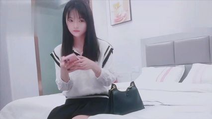 酒店约炮 样子有点冷的护校学生兼职妹一边手机放着AV一边操她 封面