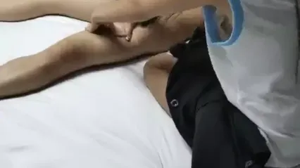 会所培训师，鸡头哥新货不断，新到三个极品，定价698还是998就看今夜表现，小伙艳福不尝浅挨个品 封面