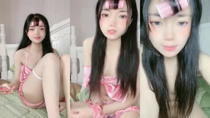 白丝情趣露脸极品小美女的诱惑，全程露脸高能发骚，火辣艳舞洗澡诱惑精彩又刺激 封面